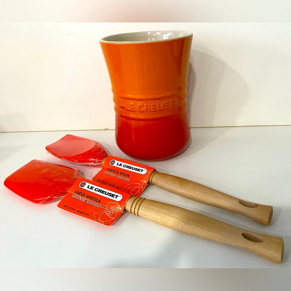 NWT lot of 3 Le Creuset Utensil Crock Holder and 2 Spatulas.